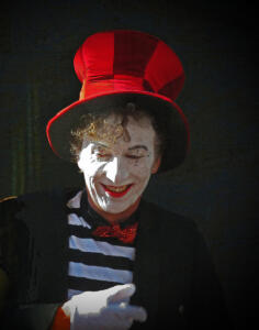 Street Clown • ©Sonia Melnikova-Raich